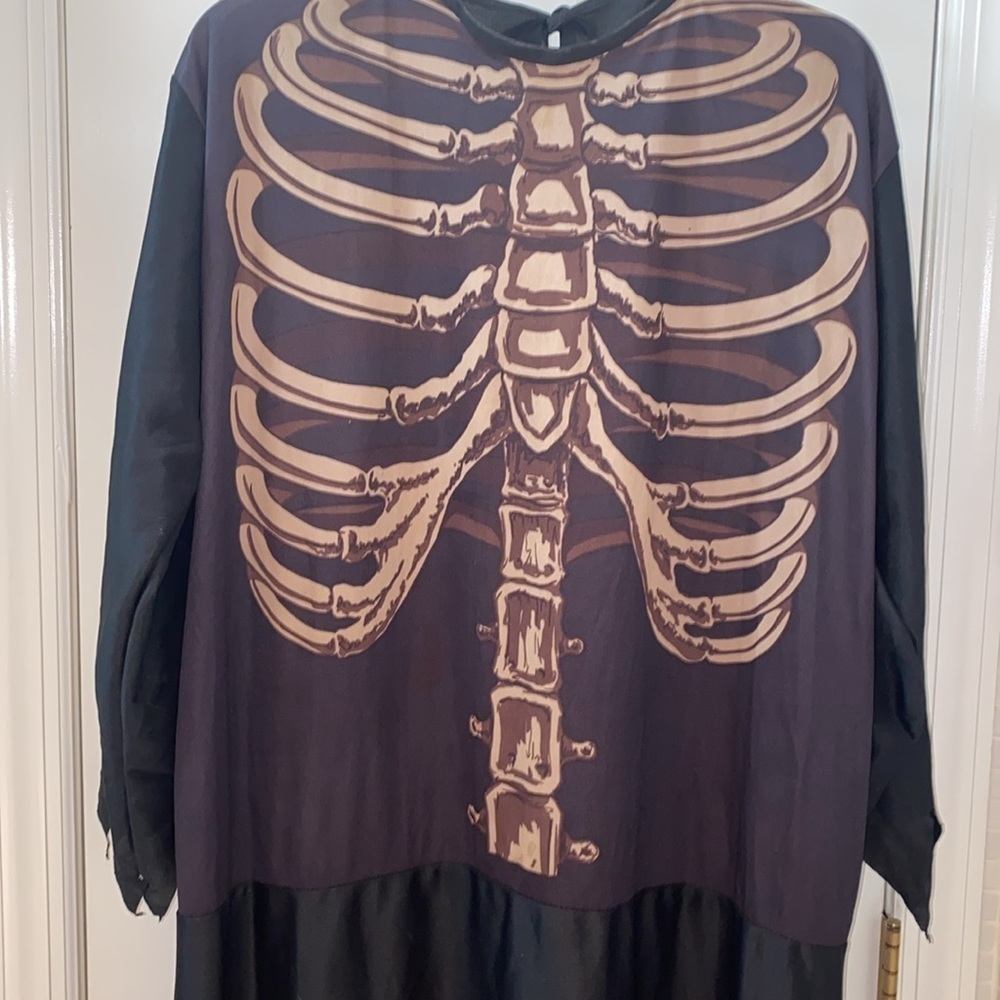 Skelton jersey pull on costume. Size OS. Unisex . 3/4 sleeves. 58” length.